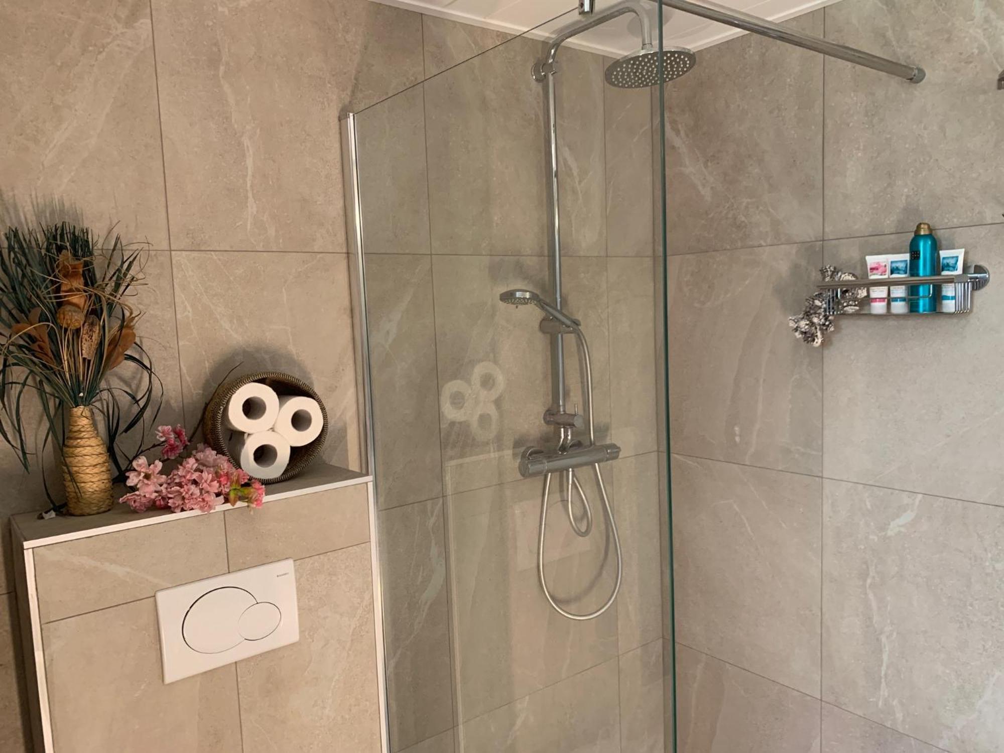 Romantisch Wellness Appartement Met Prive Hottub Sauna Gamesroom Den Ham Exteriör bild